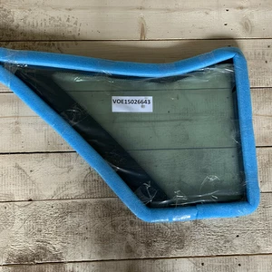 Скло Volvo BL61, BL71 від 2012року Скло Volvo BL61, BL71 від 2012року